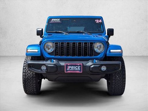 Used 2024 Jeep Wrangler Unlimited w/ Convenience Group AWD/4WD image 2