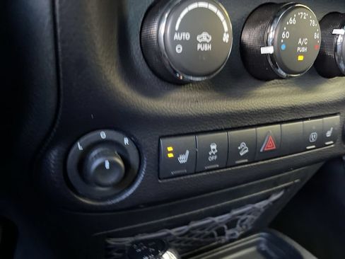 Used 2016 Jeep Wrangler Unlimited Rubicon w/ Connectivity Group AWD/4WD image 44