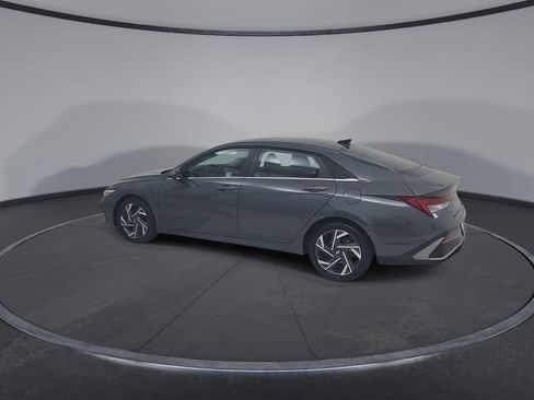 Used 2025 Hyundai Elantra SEL FWD image 12