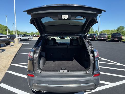 Used 2019 Jeep Cherokee Limited AWD/4WD image 8