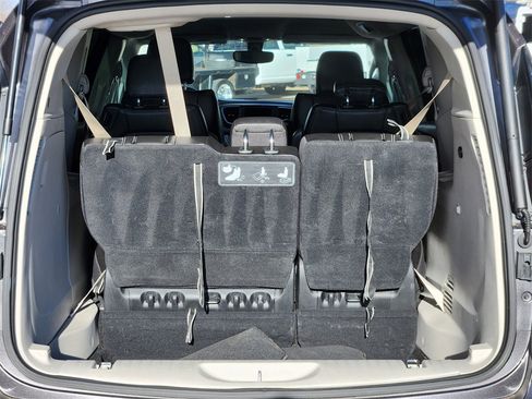 Used 2021 Chrysler Voyager Lxi image 12