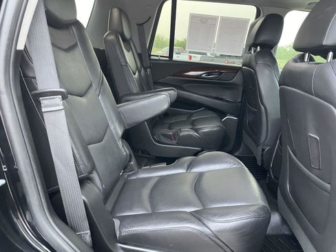 Used 2018 Cadillac Escalade Premium Luxury RWD image 30