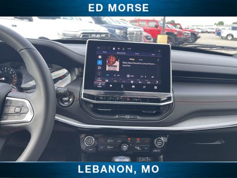 Used 2025 Jeep Compass Trailhawk AWD/4WD image 13