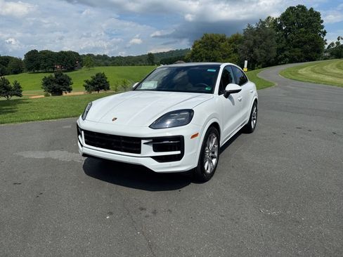 New 2025 Porsche Cayenne Coupe image 1