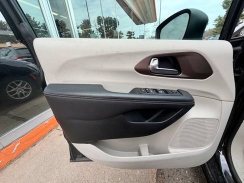 Used 2023 Chrysler Voyager LX FWD image 25