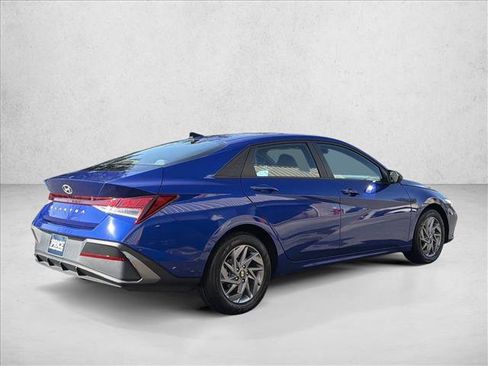 Used 2024 Hyundai Elantra SEL FWD image 5