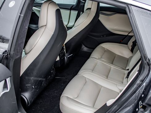 Used 2020 Tesla Model S Long Range Plus image 21