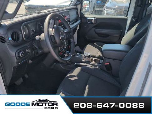 Used 2024 Jeep Wrangler Unlimited Rubicon 4xe AWD/4WD image 5