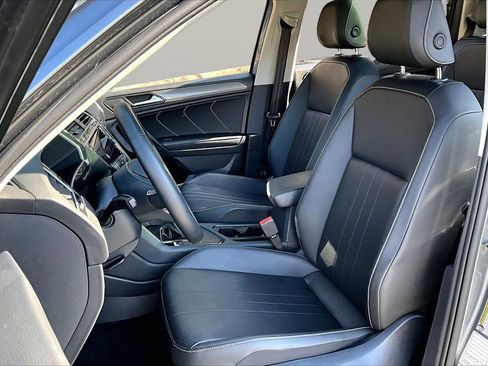 Used 2024 Volkswagen Tiguan SE image 21