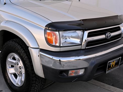 Used 2000 Toyota 4Runner SR5 AWD/4WD image 33