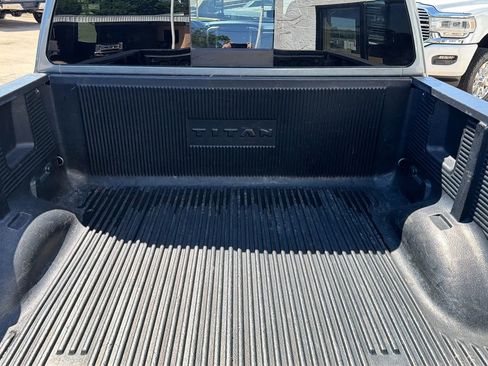 Used 2018 Nissan Titan SV RWD image 7