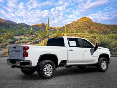 Used 2021 Chevrolet Silverado 3500 LT w/ Convenience Package AWD/4WD image 4