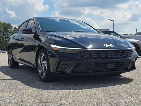 Used 2025 Hyundai Elantra Limited FWD image 7