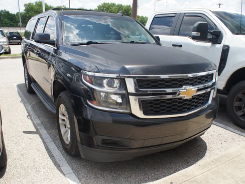 Used 2017 Chevrolet Suburban LT AWD/4WD image 2