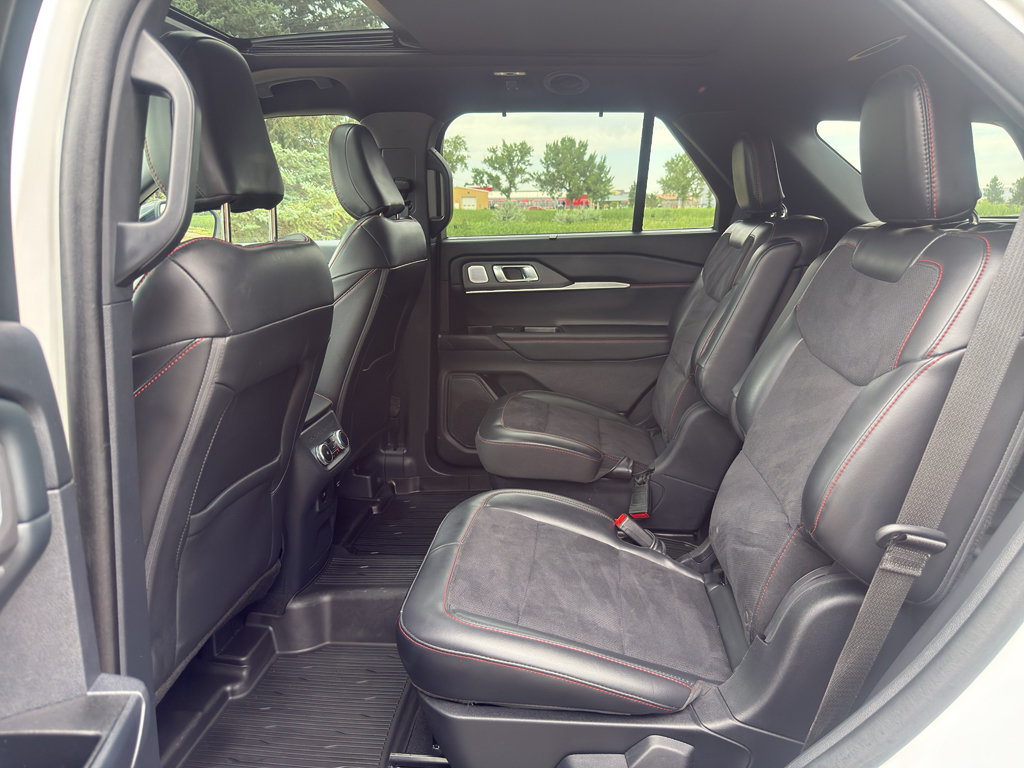 Used 2025 Ford Explorer ST AWD/4WD image 18