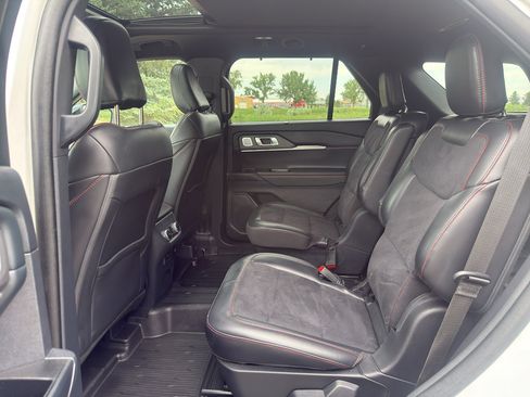 Used 2025 Ford Explorer ST AWD/4WD image 18