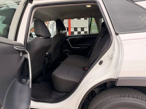 Used 2022 Toyota RAV4 LE w/ Carpet Mat Package (TMS) image 21