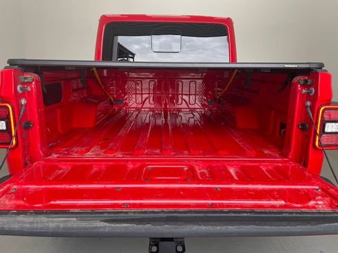 Used 2025 Jeep Gladiator Mojave image 8