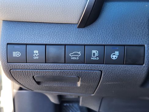 Used 2021 Toyota Camry SE w/ Cold Weather Package image 25