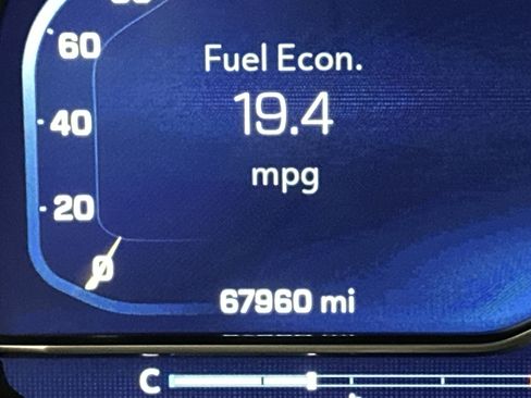 Used 2024 Chevrolet Suburban Premier image 32