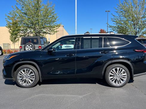 Used 2024 Toyota Highlander Platinum image 7