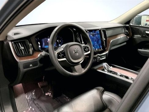 Certified 2023 Volvo XC60 B5 Ultimate w/ Climate Package image 15