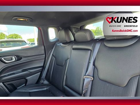 Used 2025 Jeep Compass Trailhawk AWD/4WD image 13