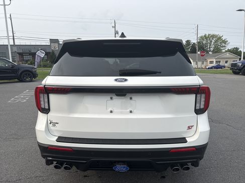 Used 2025 Ford Explorer ST AWD/4WD image 4