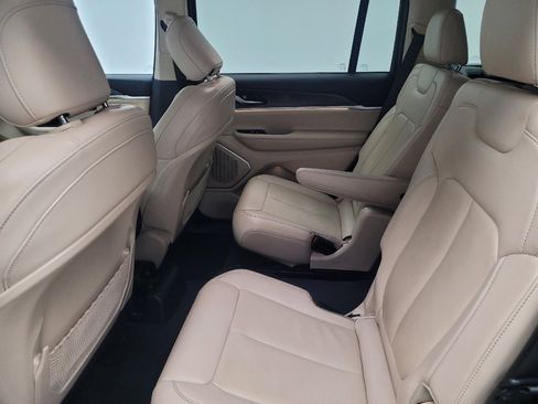 Used 2022 Jeep Grand Cherokee L Limited image 18