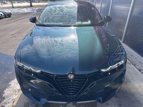 New 2026 Alfa Romeo Tonale Sprint w/ Black Premium Package image 5