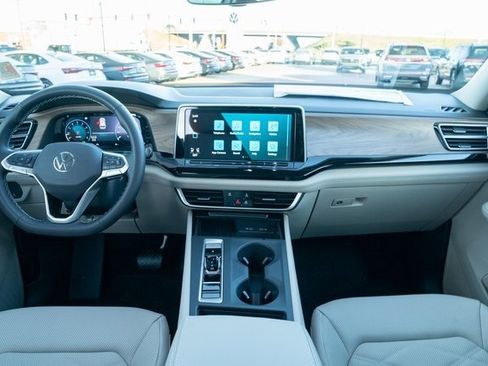 New 2026 Volkswagen Atlas SE image 28