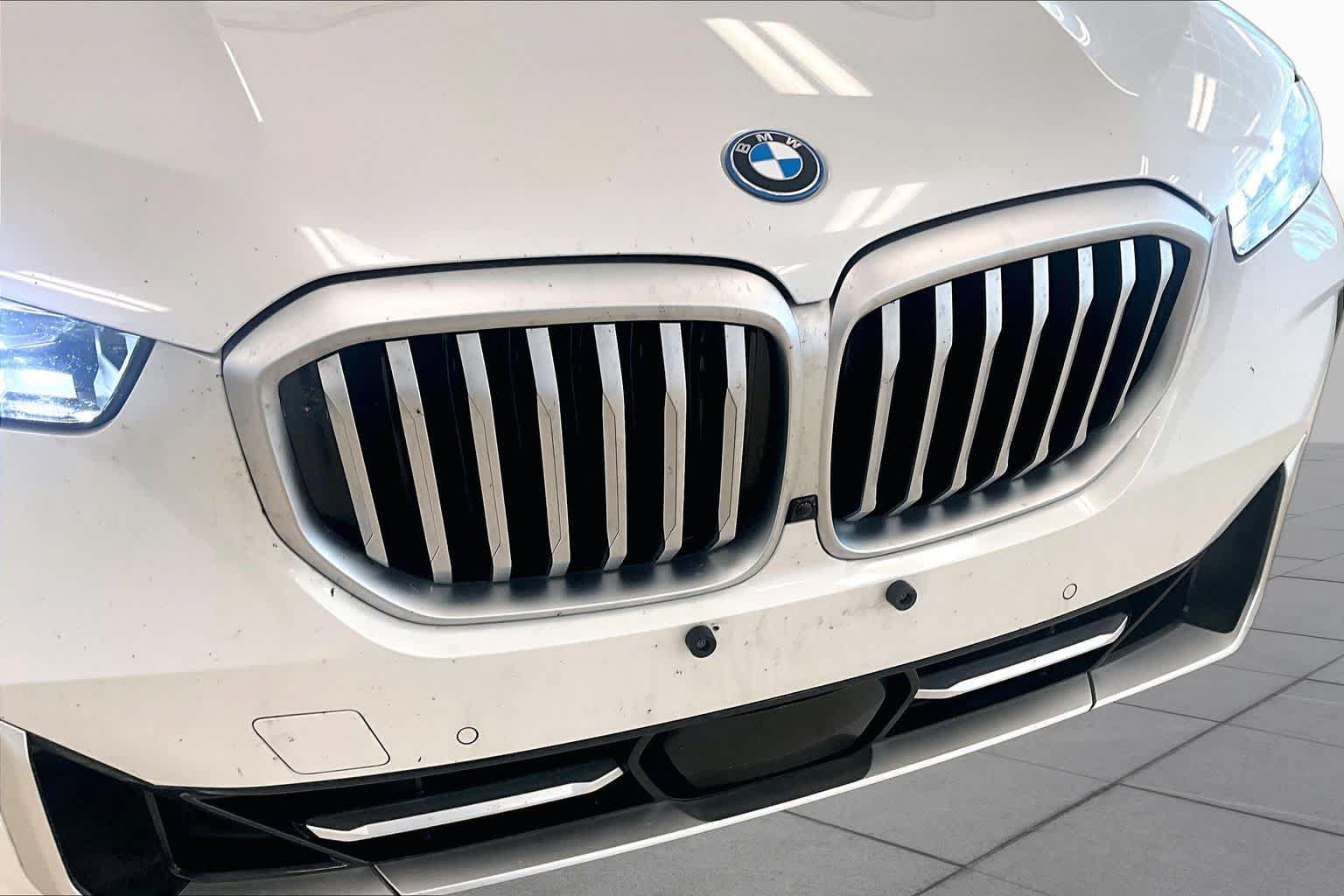 Used 2025 BMW X5 xDrive50e AWD/4WD image 28
