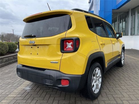 Used 2016 Jeep Renegade Latitude w/ Cold Weather Group FWD image 5