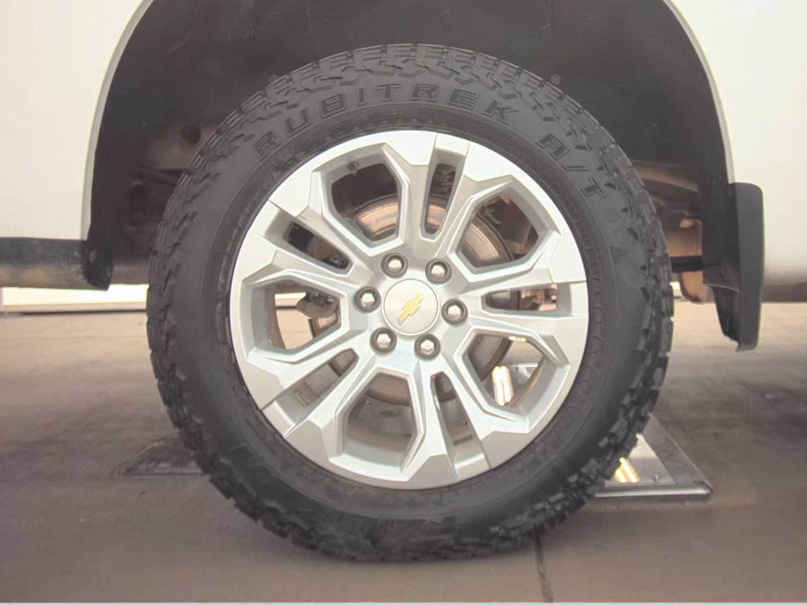 Used 2023 Chevrolet Silverado 1500 LTZ w/ LTZ Convenience Package II AWD/4WD image 19