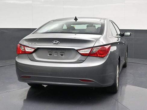 Used 2013 Hyundai Sonata Limited w/ Premium Pkg FWD image 2