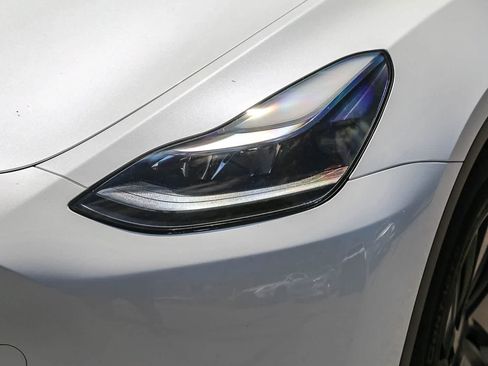 Used 2023 Tesla Model Y Long Range AWD/4WD image 10