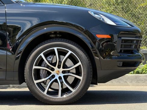 Certified 2023 Porsche Cayenne Platinum Edition AWD/4WD image 11