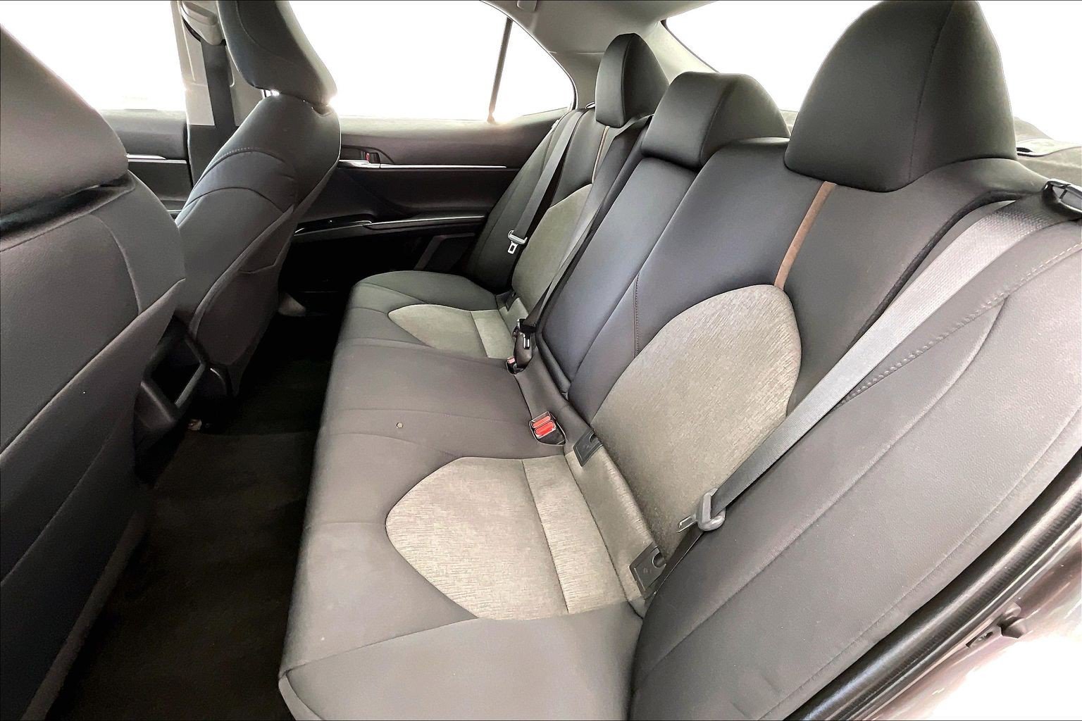 Used 2020 Toyota Camry LE FWD image 19