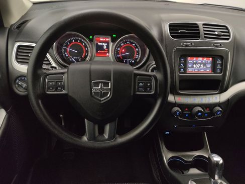 Used 2019 Dodge Journey SE image 22