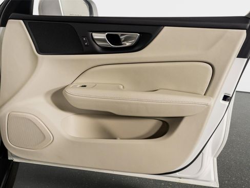 Used 2026 Volvo V60 B5 Cross Country Plus w/ Protection Package Premier image 46