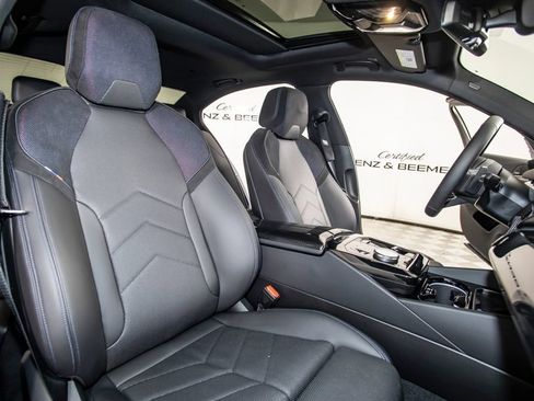 Used 2024 BMW 530i w/ M Sport Package RWD image 16