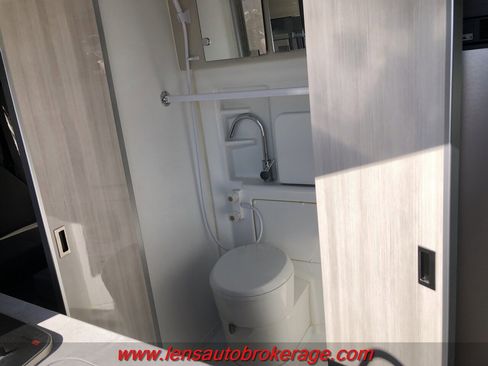 Used 2020 Mercedes-Benz Sprinter 2500 image 27