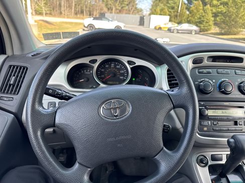 Used 2004 Toyota Highlander V6 image 17
