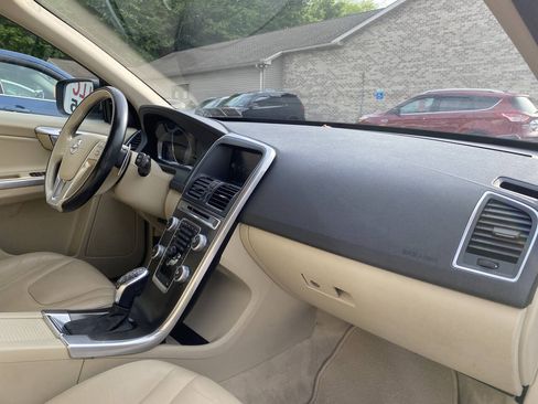 Used 2015 Volvo XC60 T6 w/ Proximity Package AWD/4WD image 17
