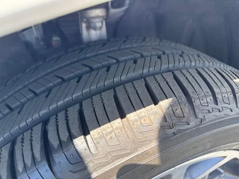 Used 2021 Jeep Grand Cherokee Overland AWD/4WD image 28