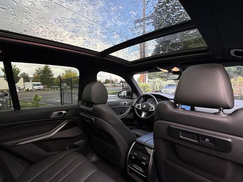 Used 2019 BMW X5 xDrive40i w/ M Sport Package AWD/4WD image 8