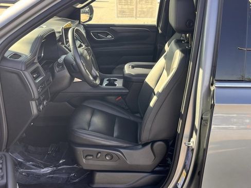 Used 2023 Chevrolet Suburban LT image 9