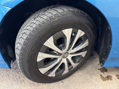 Used 2021 Toyota Prius Prime LE FWD image 4
