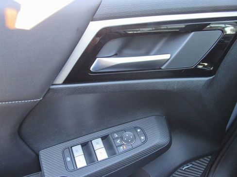 New 2025 Mitsubishi Outlander SE image 11