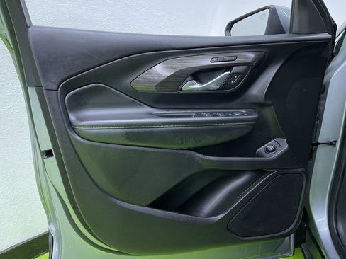 Used 2024 GMC Terrain SLT image 17